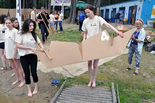 Kajaki z tektury - pomysł na współpracę przemysłu z uczelniami