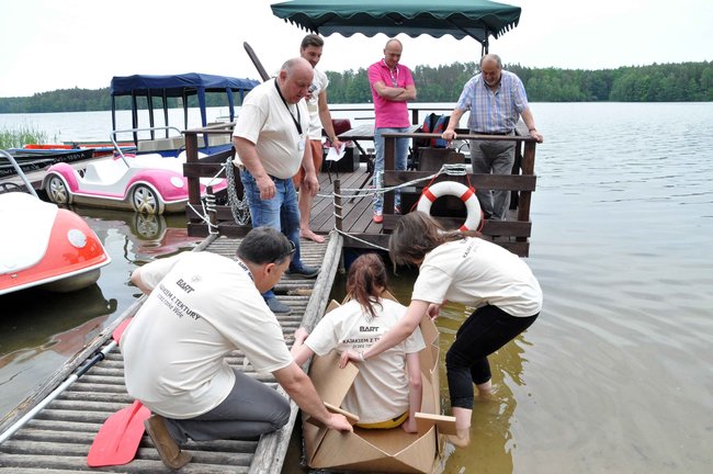 Kajaki z tektury - pomysł na współpracę przemysłu z uczelniami
