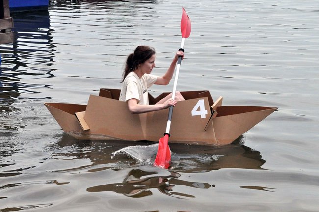 Kajaki z tektury - pomysł na współpracę przemysłu z uczelniami