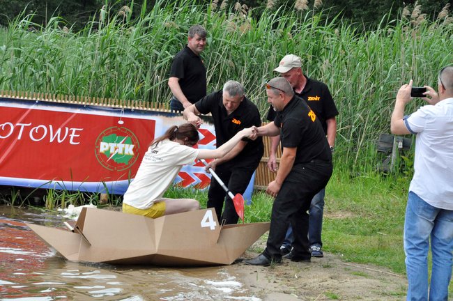 Kajaki z tektury - pomysł na współpracę przemysłu z uczelniami