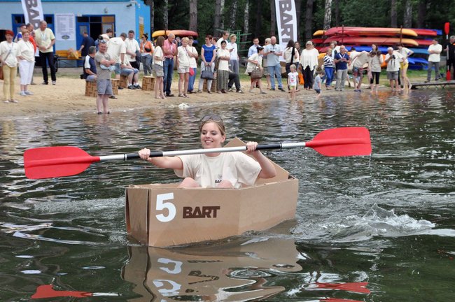 Kajaki z tektury - pomysł na współpracę przemysłu z uczelniami