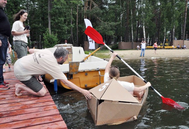 Kajaki z tektury - pomysł na współpracę przemysłu z uczelniami