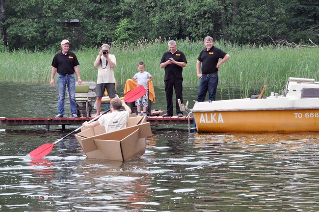 Kajaki z tektury - pomysł na współpracę przemysłu z uczelniami