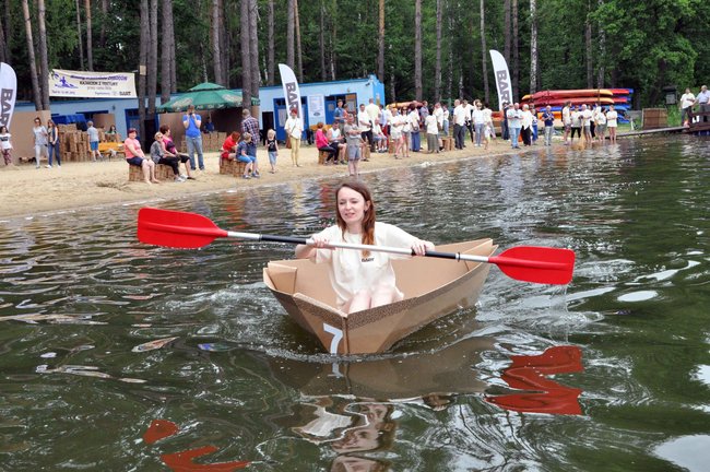 Kajaki z tektury - pomysł na współpracę przemysłu z uczelniami