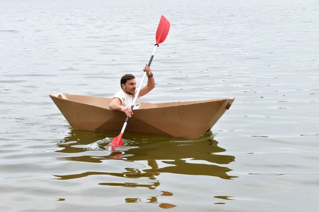 Kajaki z tektury - pomysł na współpracę przemysłu z uczelniami