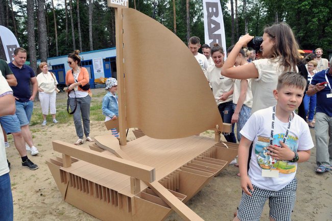 Kajaki z tektury - pomysł na współpracę przemysłu z uczelniami
