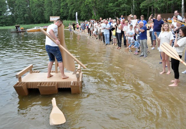 Kajaki z tektury - pomysł na współpracę przemysłu z uczelniami