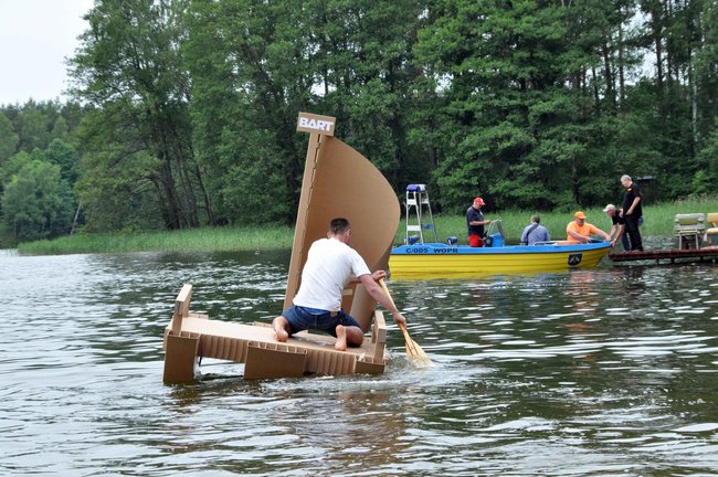 Kajaki z tektury - pomysł na współpracę przemysłu z uczelniami