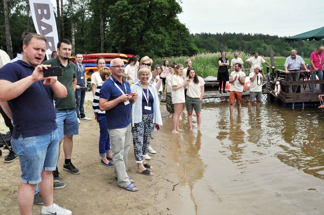 Kajaki z tektury - pomysł na współpracę przemysłu z uczelniami