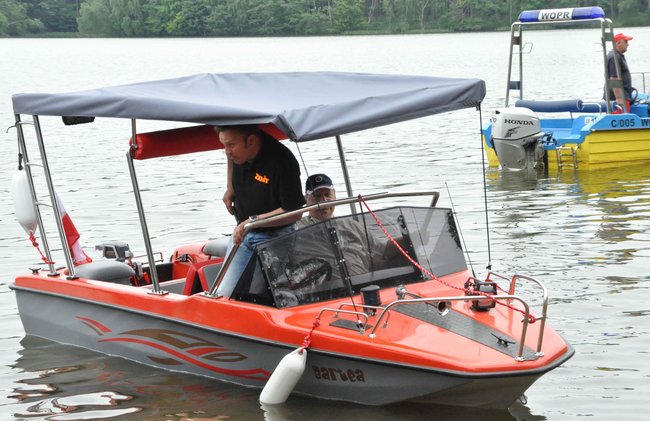 Kajaki z tektury - pomysł na współpracę przemysłu z uczelniami