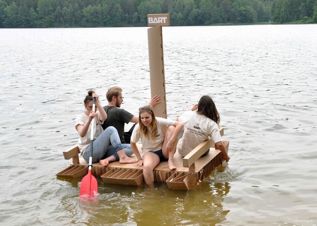 Kajaki z tektury - pomysł na współpracę przemysłu z uczelniami