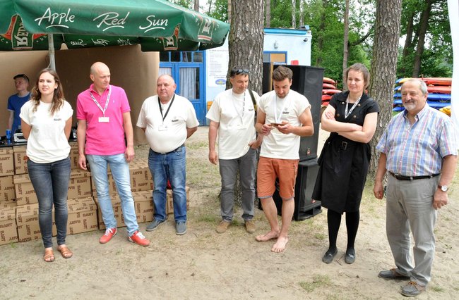 Kajaki z tektury - pomysł na współpracę przemysłu z uczelniami