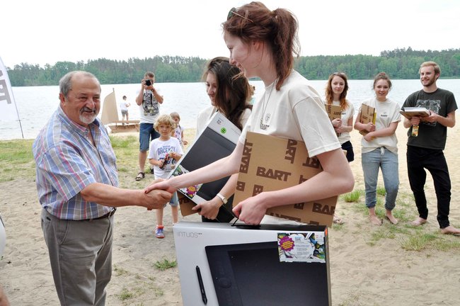Kajaki z tektury - pomysł na współpracę przemysłu z uczelniami