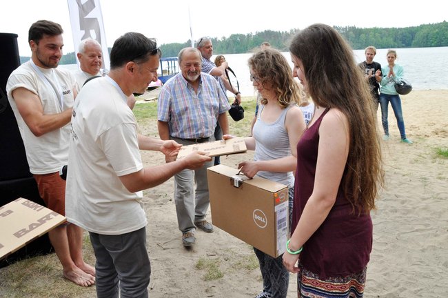 Kajaki z tektury - pomysł na współpracę przemysłu z uczelniami