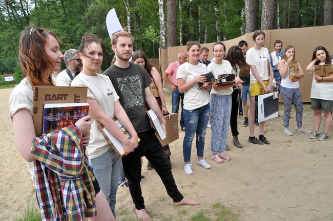 Kajaki z tektury - pomysł na współpracę przemysłu z uczelniami