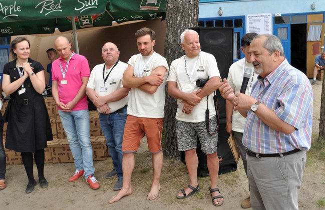 Kajaki z tektury - pomysł na współpracę przemysłu z uczelniami