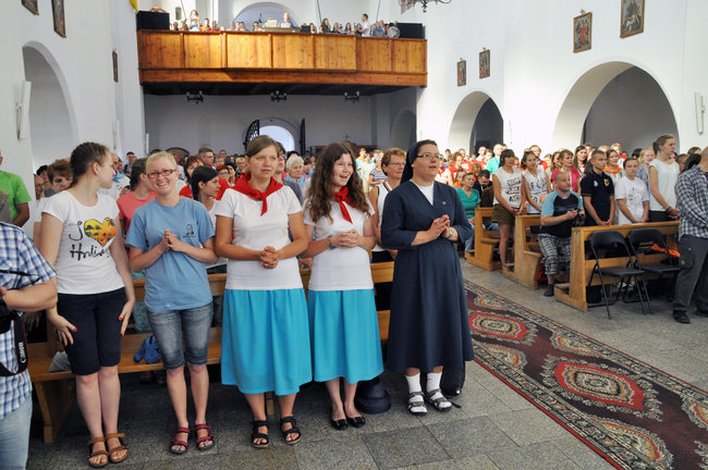 Pielgrzymi modlą się w drodze na Jasną Górę
