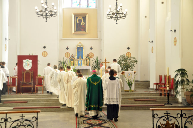 Pielgrzymi modlą się w drodze na Jasną Górę