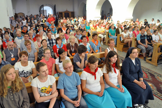 Pielgrzymi modlą się w drodze na Jasną Górę