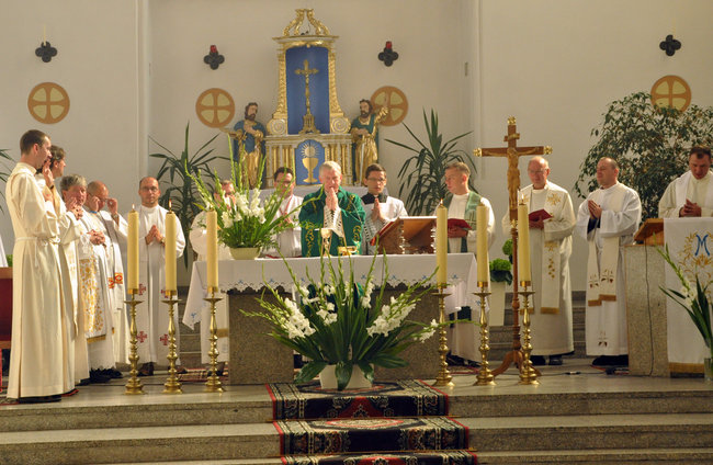 Pielgrzymi modlą się w drodze na Jasną Górę