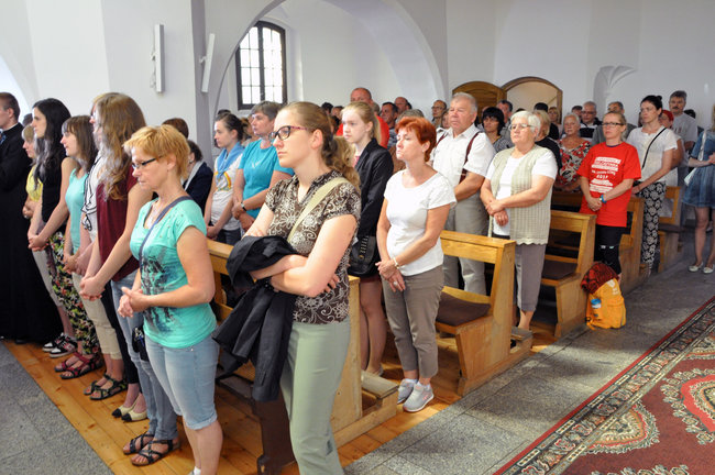 Pielgrzymi modlą się w drodze na Jasną Górę