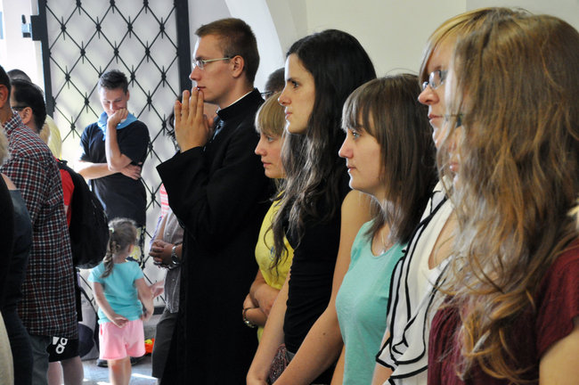 Pielgrzymi modlą się w drodze na Jasną Górę