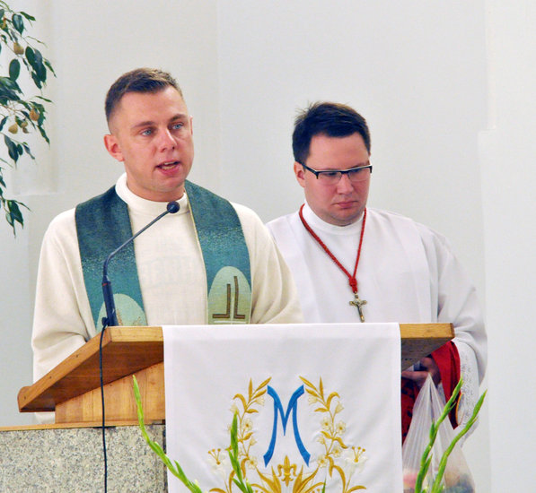 Pielgrzymi modlą się w drodze na Jasną Górę