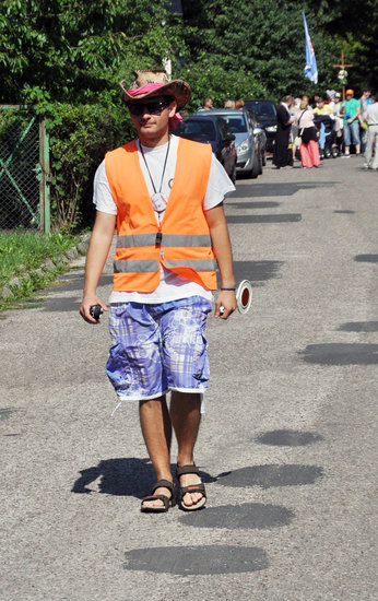 Pielgrzymi modlą się w drodze na Jasną Górę