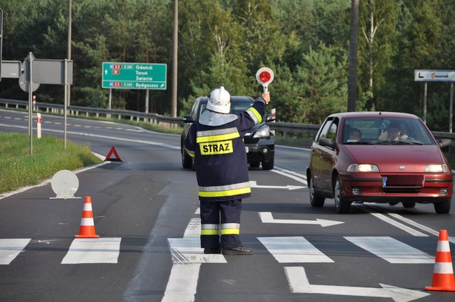 Skuter pod kołami Volkswagena