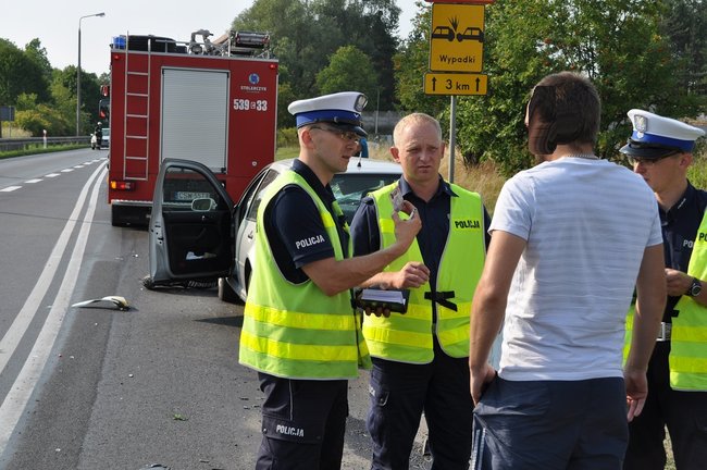 Skuter pod kołami Volkswagena