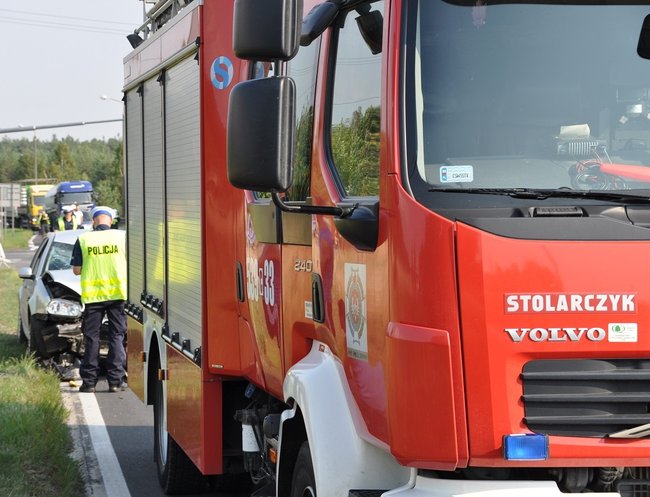 Skuter pod kołami Volkswagena