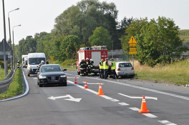 Skuter pod kołami Volkswagena