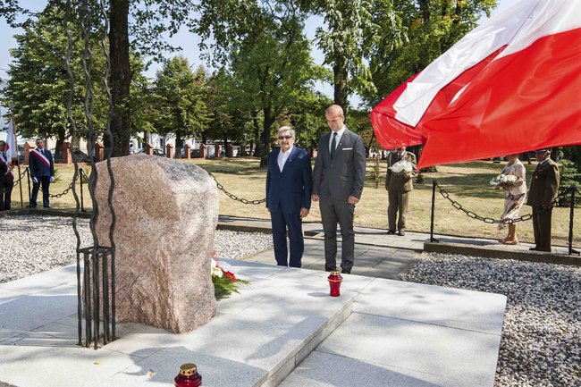 Kwiaty w rocznicę zwycięskiej bitwy