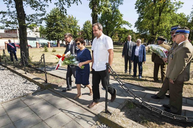 Kwiaty w rocznicę zwycięskiej bitwy