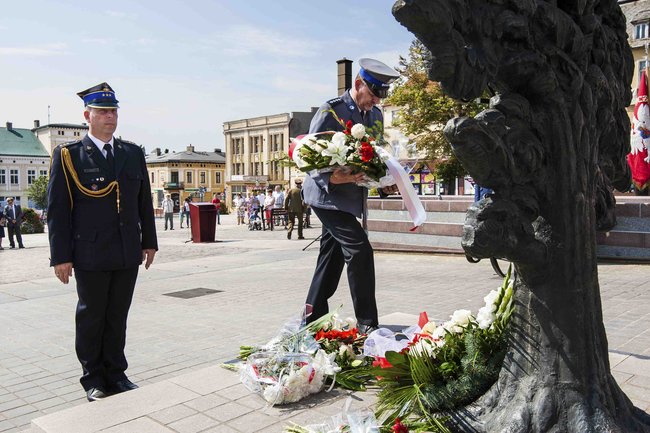 Kwiaty w rocznicę zwycięskiej bitwy