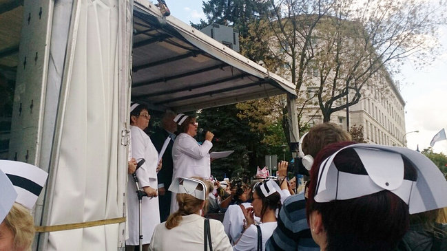 Nasze pielęgniarki protestują przed Sejmem