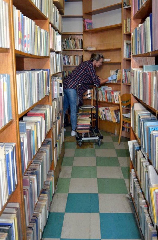 Metry sześcienne książek