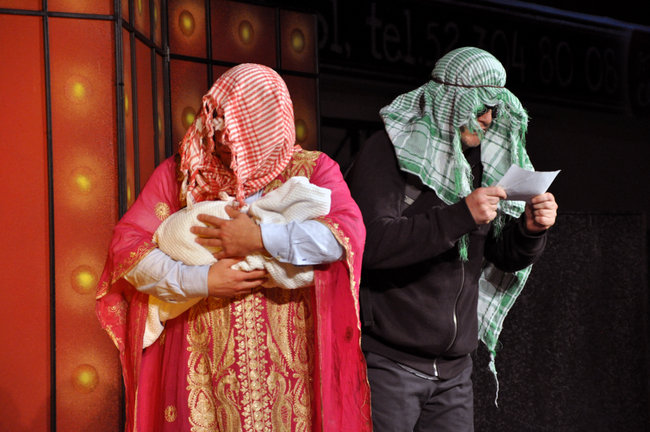 Pełna hala bawiła się na kabarecie