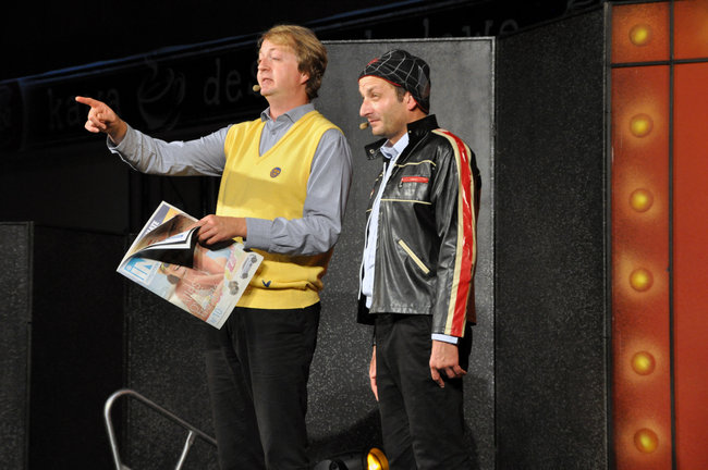 Pełna hala bawiła się na kabarecie