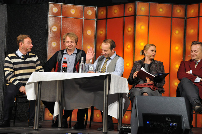 Pełna hala bawiła się na kabarecie