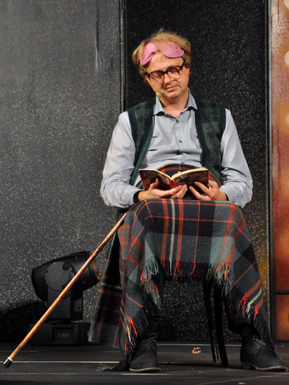 Pełna hala bawiła się na kabarecie