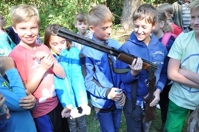 Dzieci wypuszczały bażanty