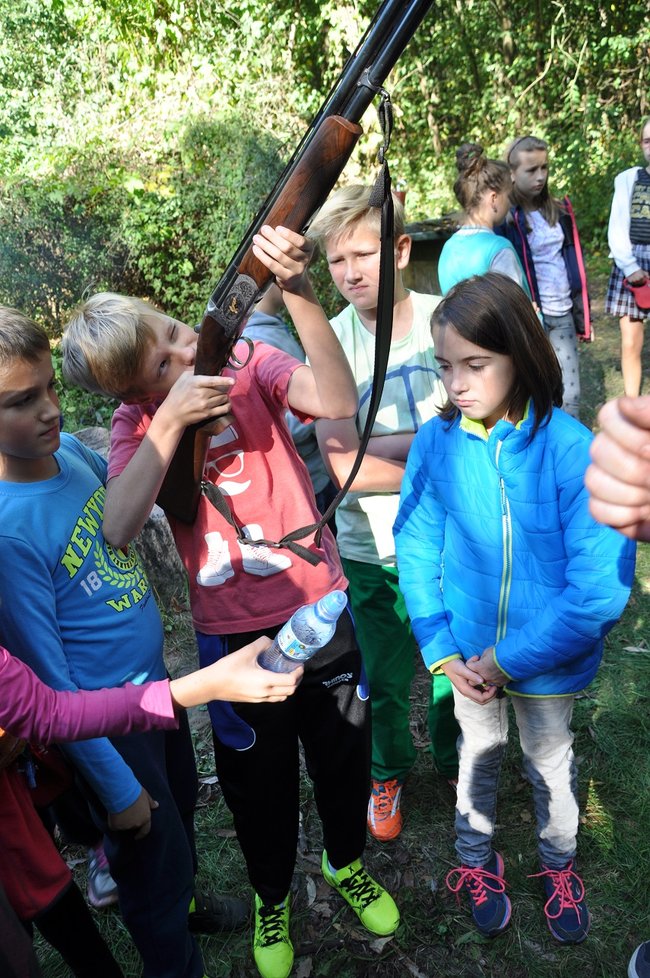 Dzieci wypuszczały bażanty