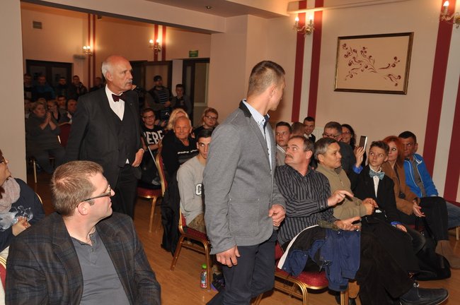 Janusz Korwin-Mikke: Jesteśmy niewolnikami