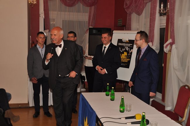 Janusz Korwin-Mikke: Jesteśmy niewolnikami