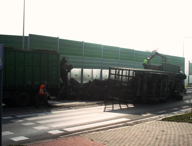 Rondo w Dolnej Grupie zatarasowane