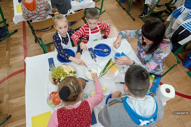 Uczniowie świeckiej Siódemki bili Śniadaniowy Rekord Guinnessa