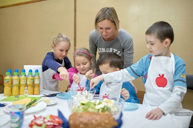 Uczniowie świeckiej Siódemki bili Śniadaniowy Rekord Guinnessa