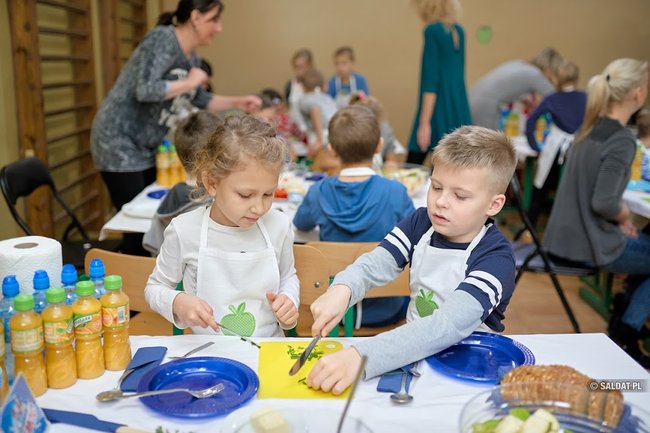 Uczniowie świeckiej Siódemki bili Śniadaniowy Rekord Guinnessa