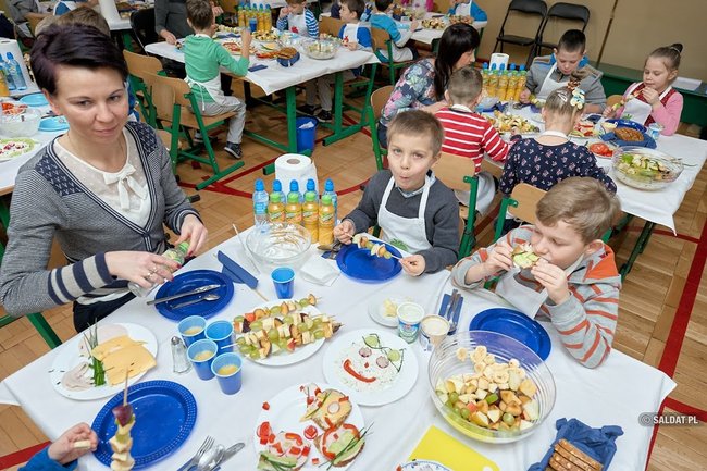 Uczniowie świeckiej Siódemki bili Śniadaniowy Rekord Guinnessa